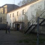 Alte Papierfabrik Rodersdorf: Innenhof mit Außentreppe