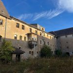 Knast Gräfentonna: Fassade des Hauptgebäudes zum Innenhof